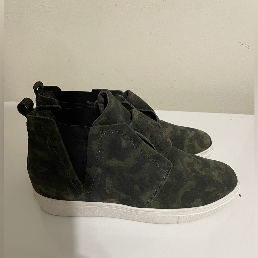 Miz Mooz Women’s Boots Sneakers Camo in Excellent Condition Size 41 (9.5-10)